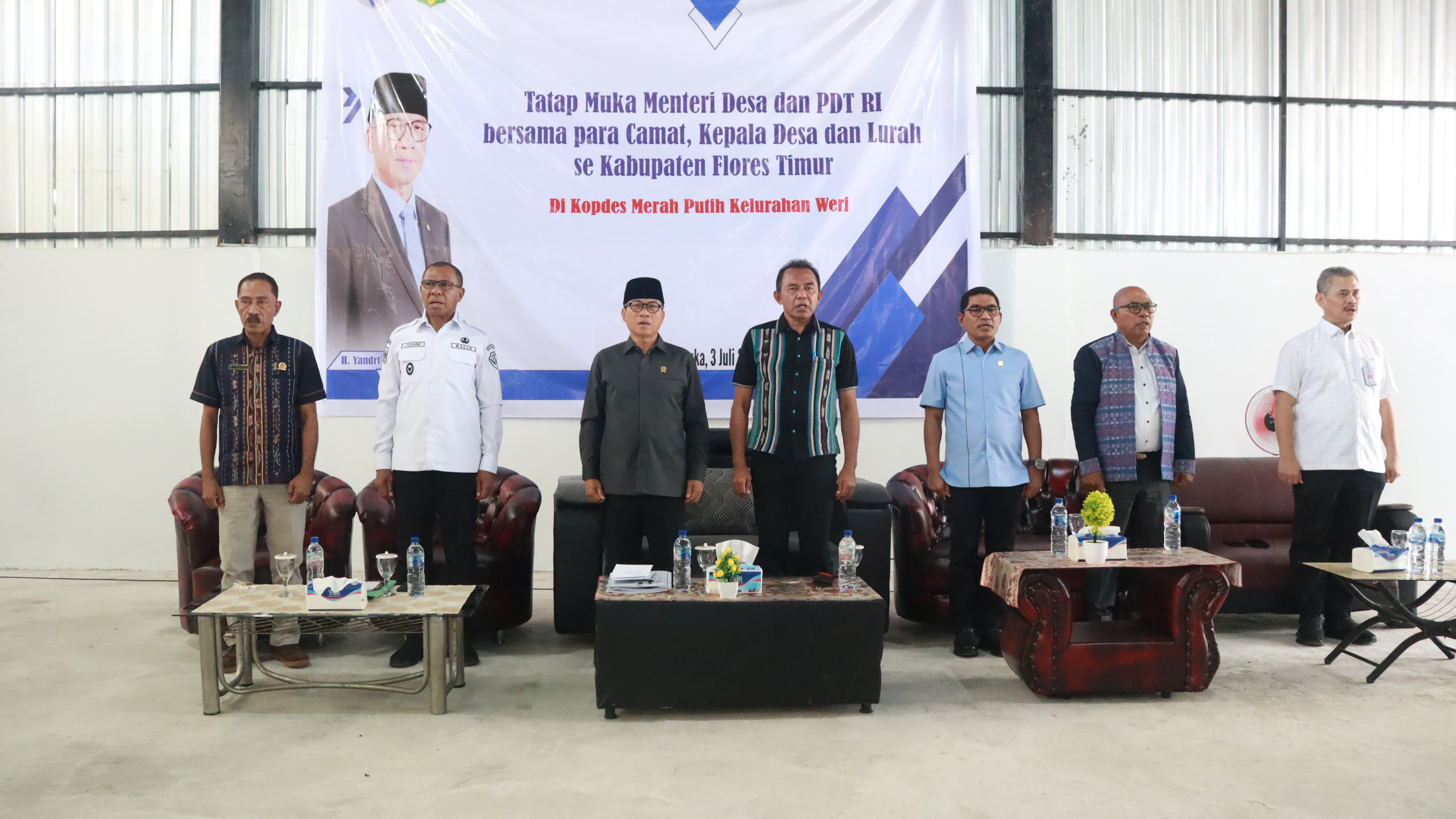 Wagub Jhoni Asadoma Dampingi Mendes PDT Yandri Susanto Tatap Muka Bersama Para Camat, Lurah Serta Kepala Desa se-Flores Timur