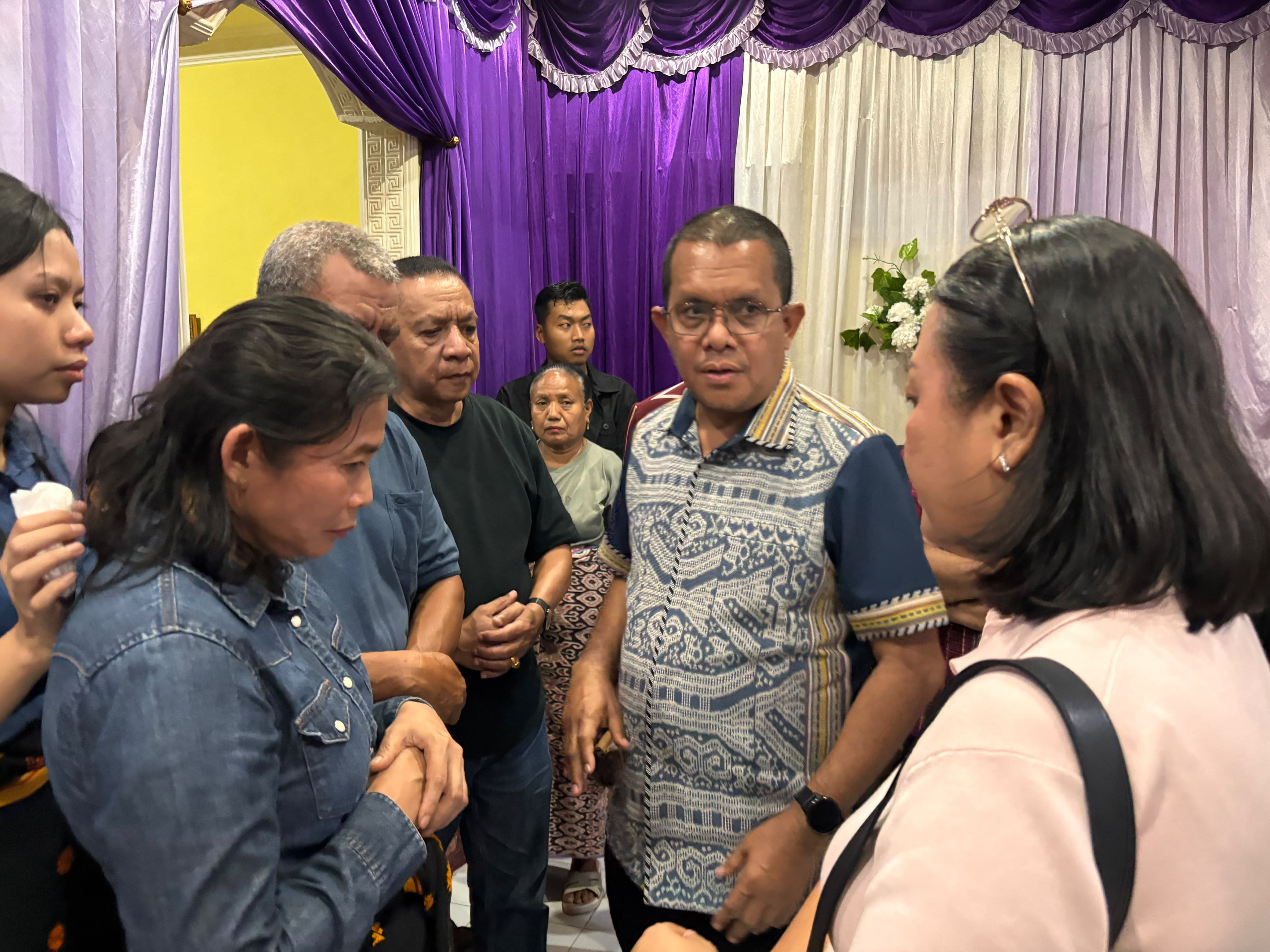 Di Rumah Duka dr. Icha, Gubernur NTT Janji Kawal Pengusutan Kasus Hingga Tuntas